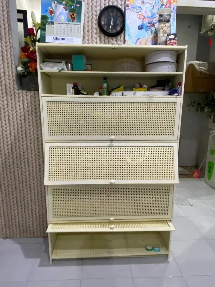 Rak dapur tertutup