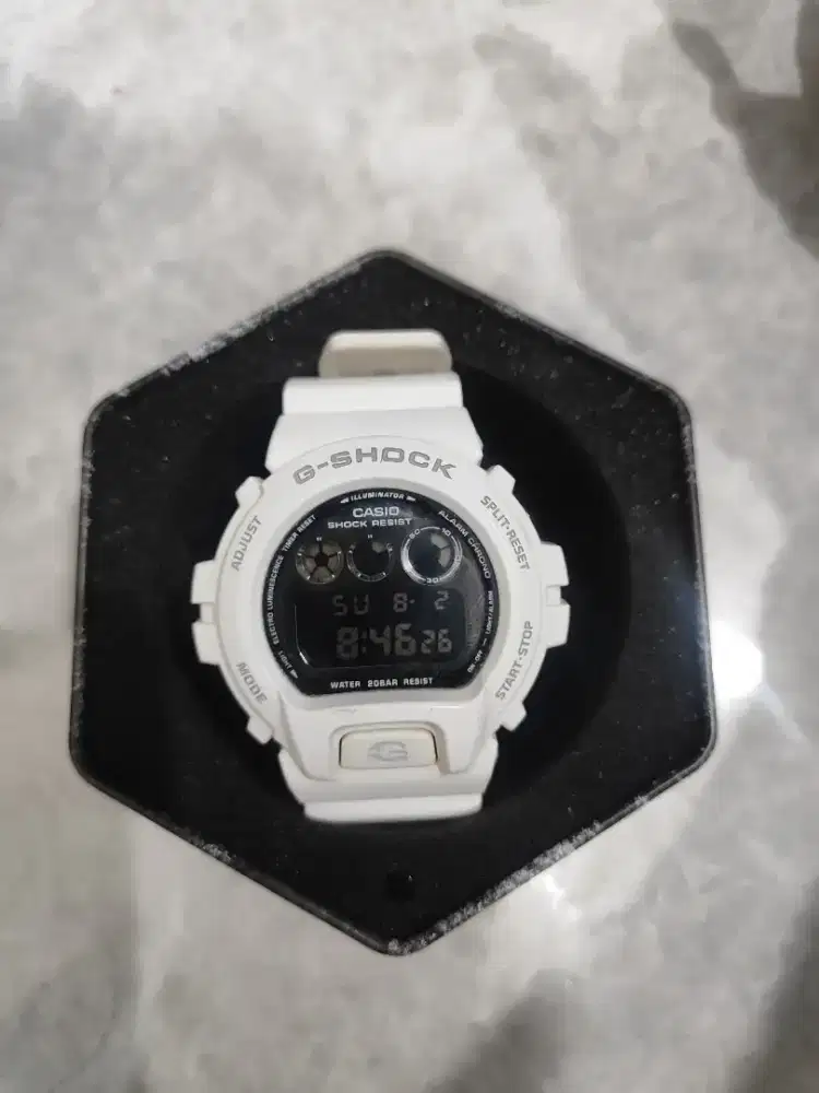 Casio G-Shock DW-6900NB-7DR Mirror-
