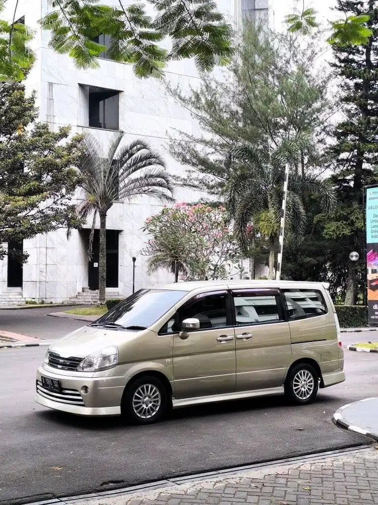 NISSAN SERENA HWS AUTECH 2.0 AT 2010 ISTIMEWA
