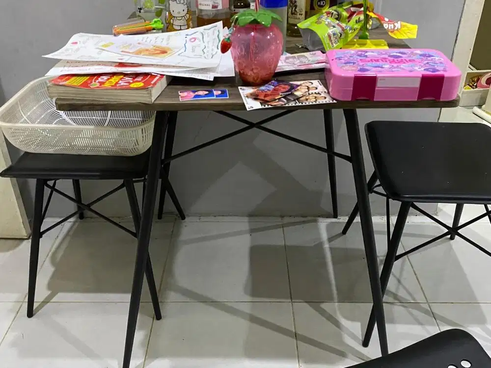 Meja makan set informa