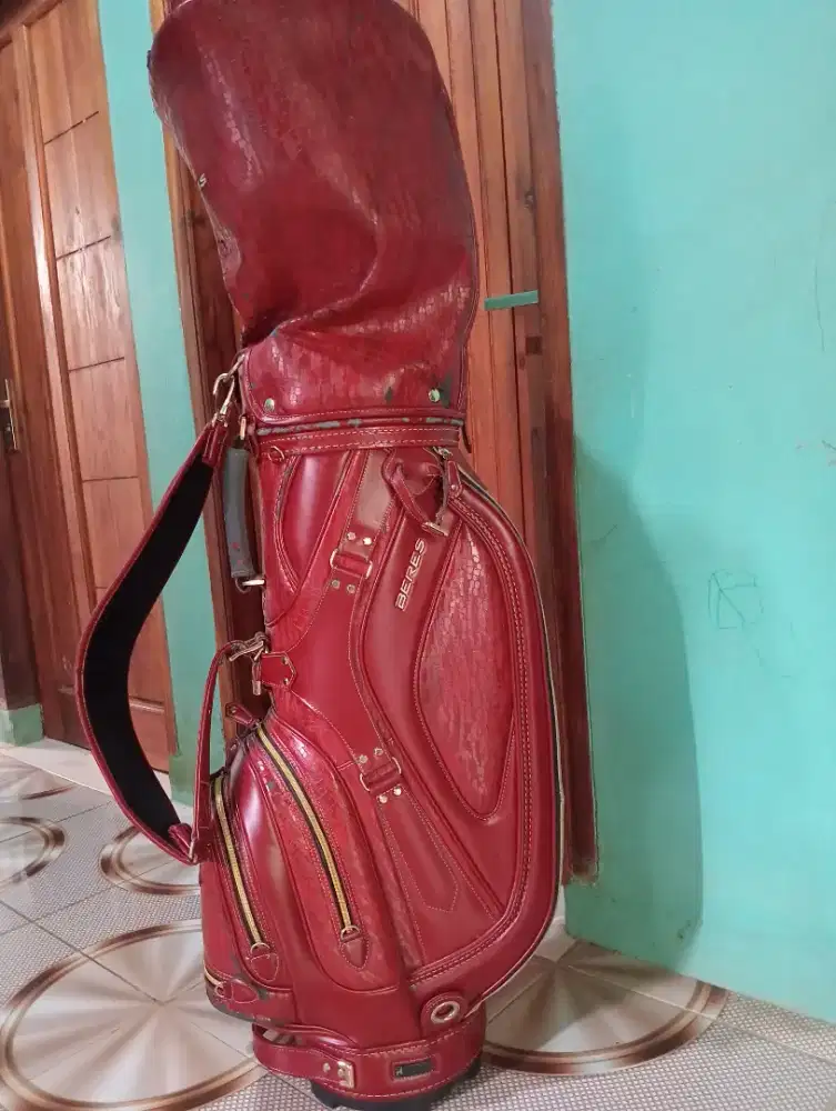 Golf bag honma beres siap pakai kondisi masih mulus lecet pemakaian