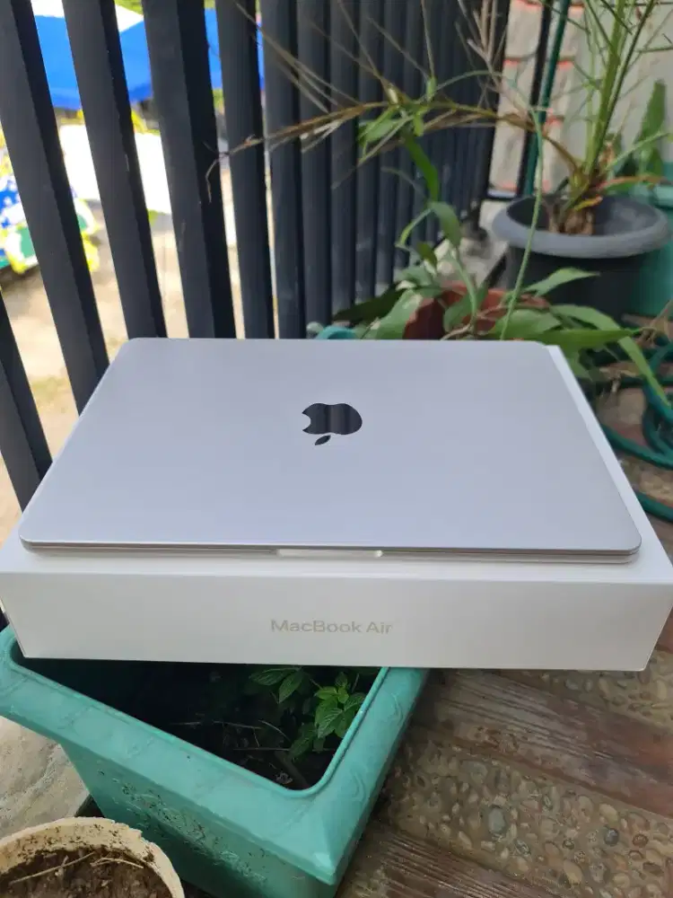 MacBook Air m2 8/256 like new