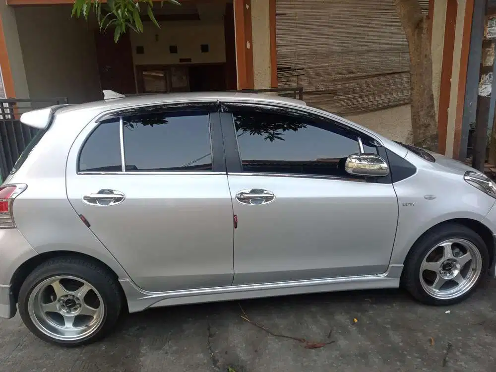 Toyota Yaris 2010 Bensin