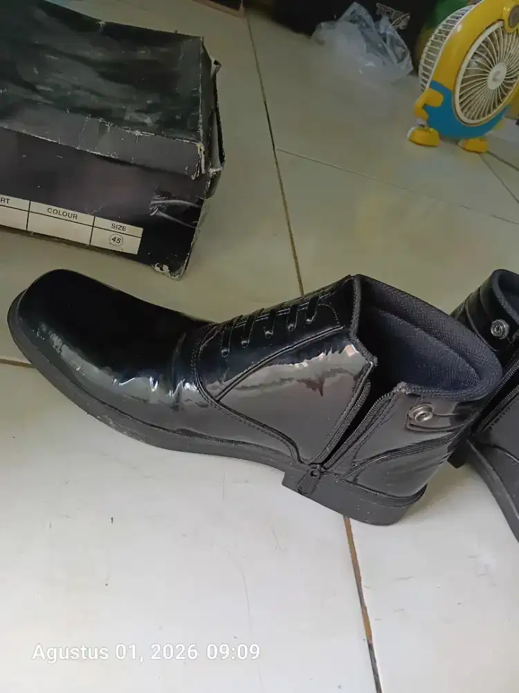 Sepatu vantofel pria merk original