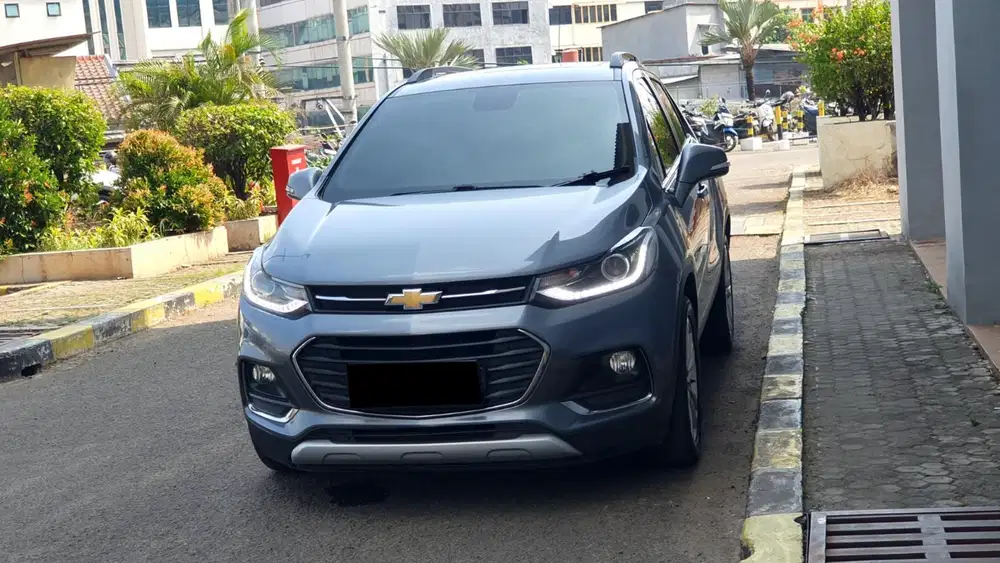 Km 76ribu chevrolet trax turbo premier 2019 abu metalik