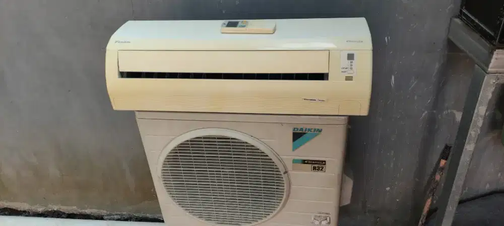 Jual AC Daikin inverter 1/2pk