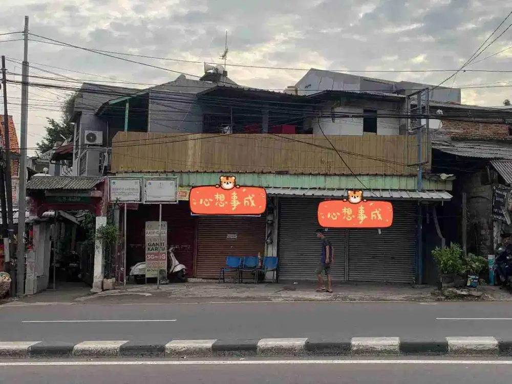 FOR SALE Rumah Berikut 3 Toko
Jalan Raya Kalibata Jakarta Selatan