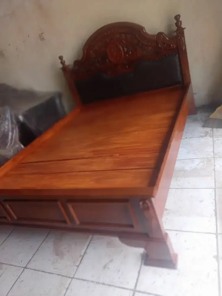 Dipan jati alas papan 2 cm bekas dah melamin