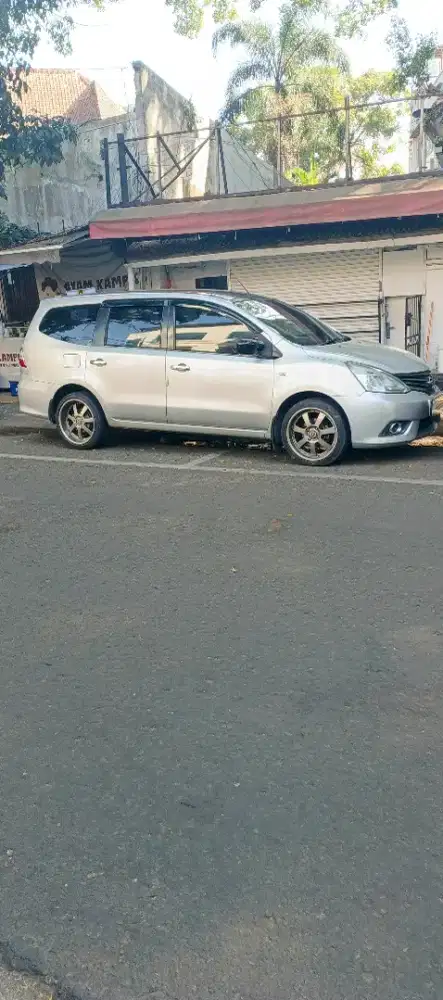 Jual atau TT grand luvina SV 2013 facelift