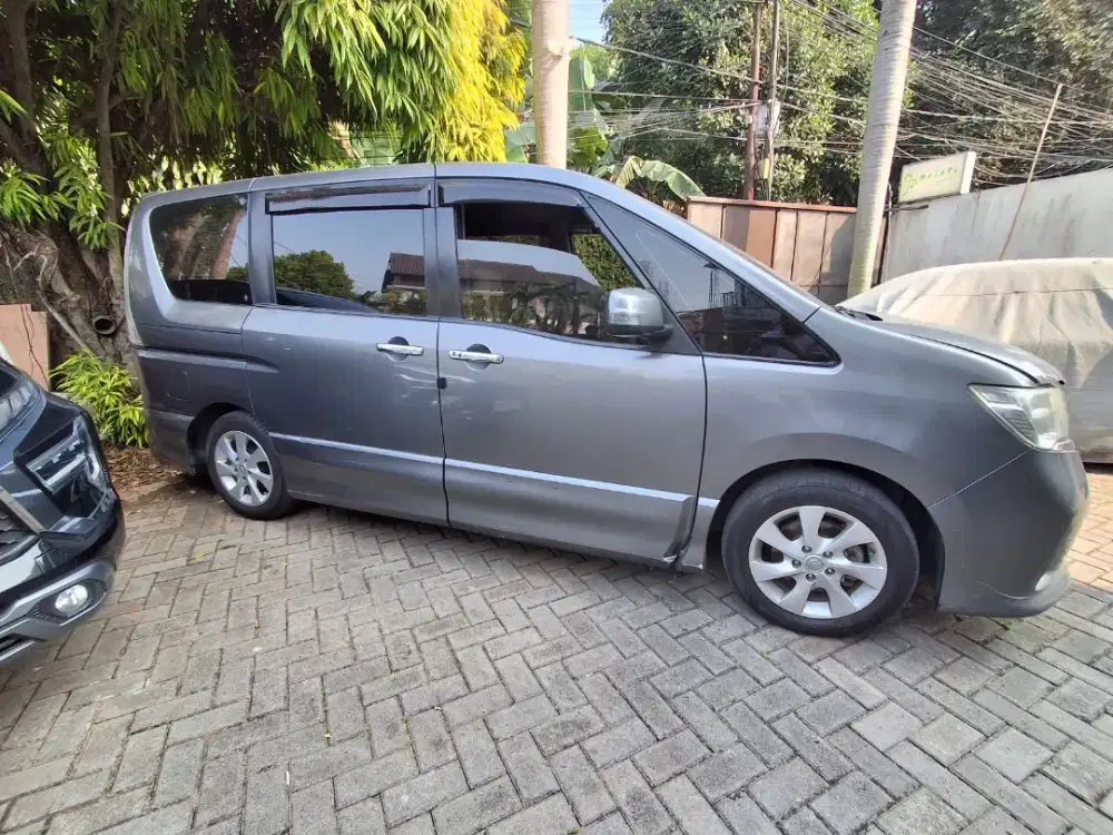 Dijual 1 unit nissan serena hws 2013 AT