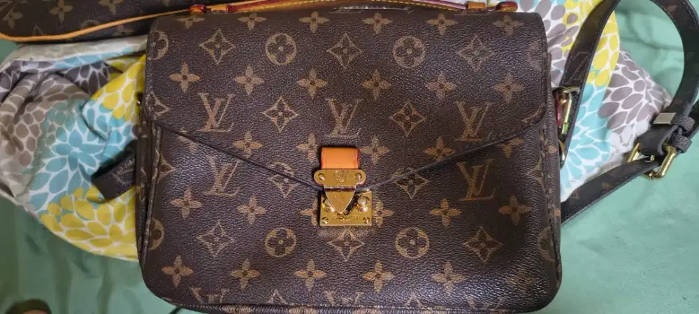 Tas Wanita merk LV