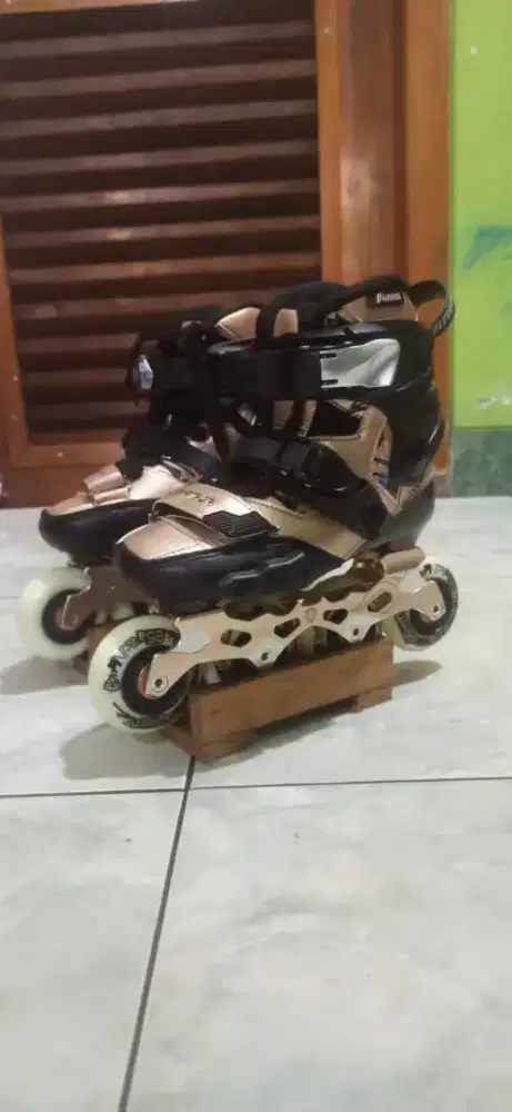 Sepatu roda carbon flying eagle kondisi sangat bagus