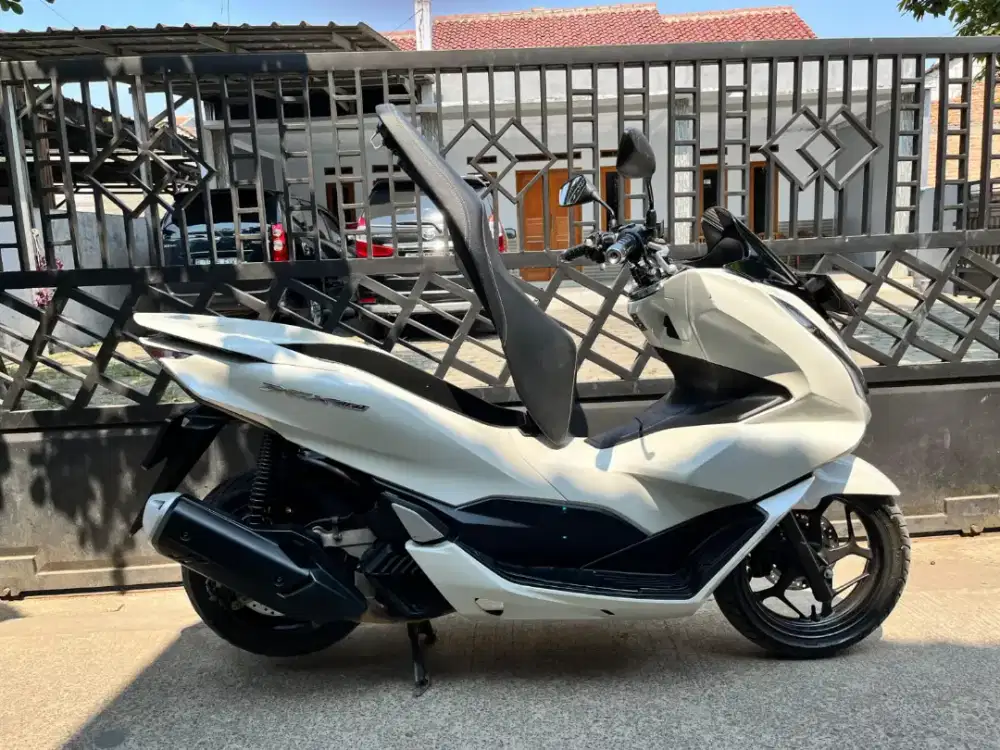 PCX 2024 PUTIH GLOSY