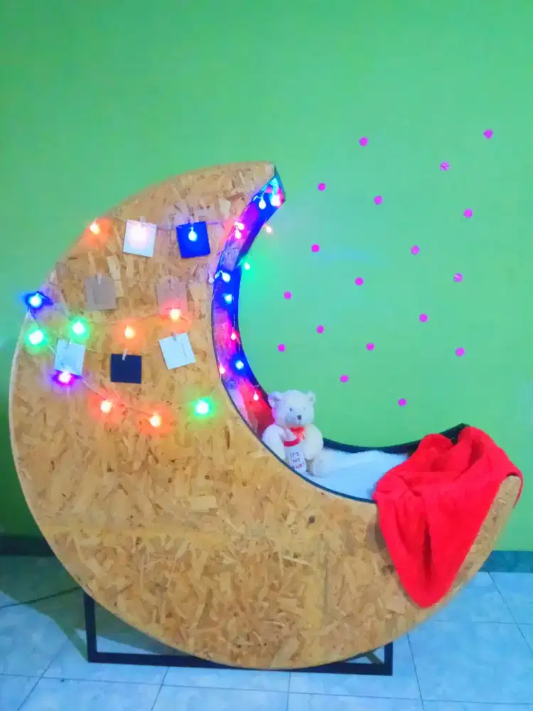 Dijual hiasan kafe atau rumah bentuk bulan