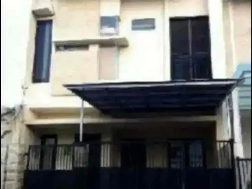 DIJUAL RUMAH SIAP HUNI 2LT 
LOKASI PERUM RUNGKUT ASRI