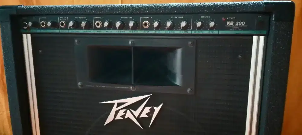 Keyboard Amplifier Peavey KB 300 USA list biru ( mulus )