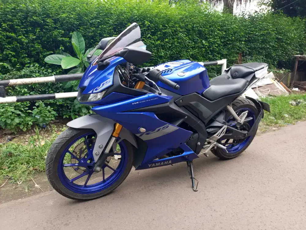 R15 V3 2021 mulus surat lengkap pajak telat plat B Tangsel