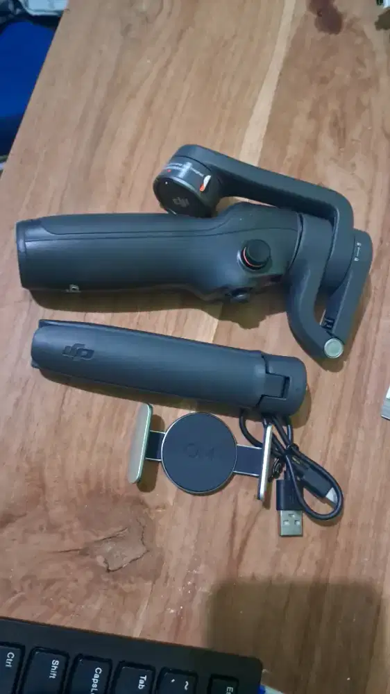 Di jual cepat gimbal DJI Osmo Mobile 6