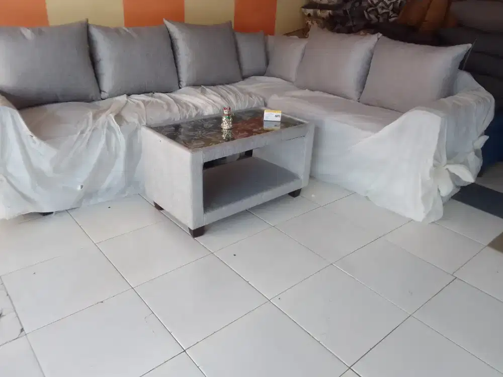 Sofa  beluci warna  abu2 + meja bunus bantal 5 kecil 2