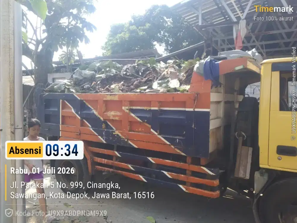 Mitra jassa buang puing pengurugan