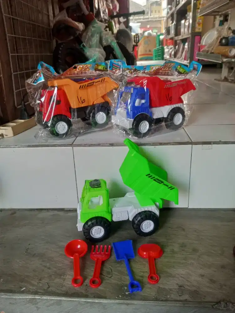 Mainan anak truk dump set sekop