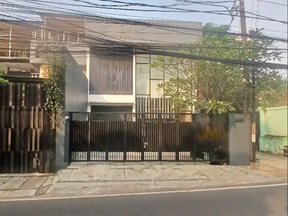 Disewakan Ruang Usaha, 2,5 Lantai ,  Luas 178m2 di Kemang Timur Raya