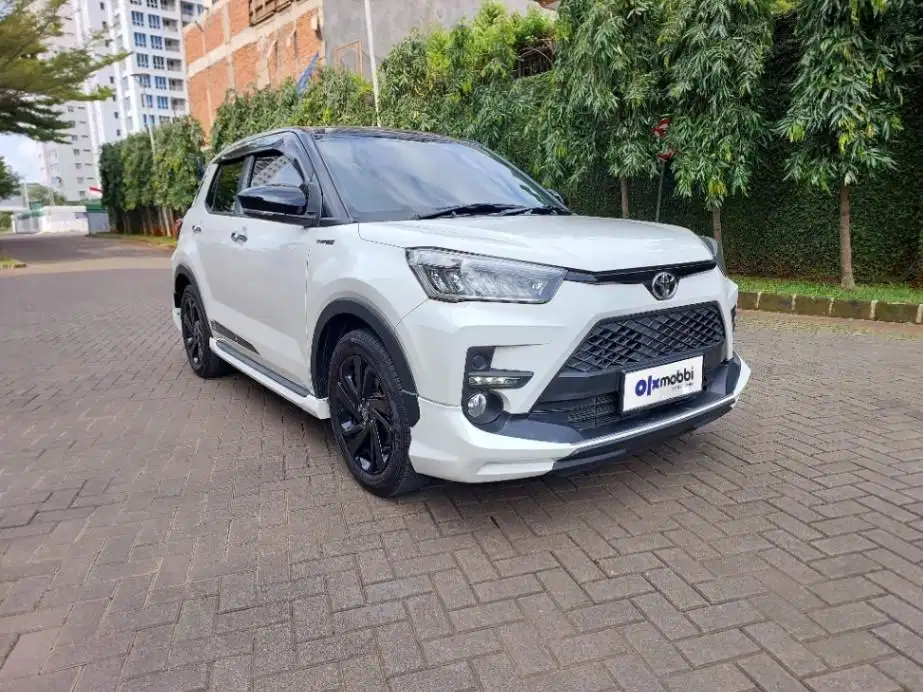 DP MURAH Toyota Raize 1.0 GR Sport Two Tone Bensin-AT 2022 Putih CHFIB