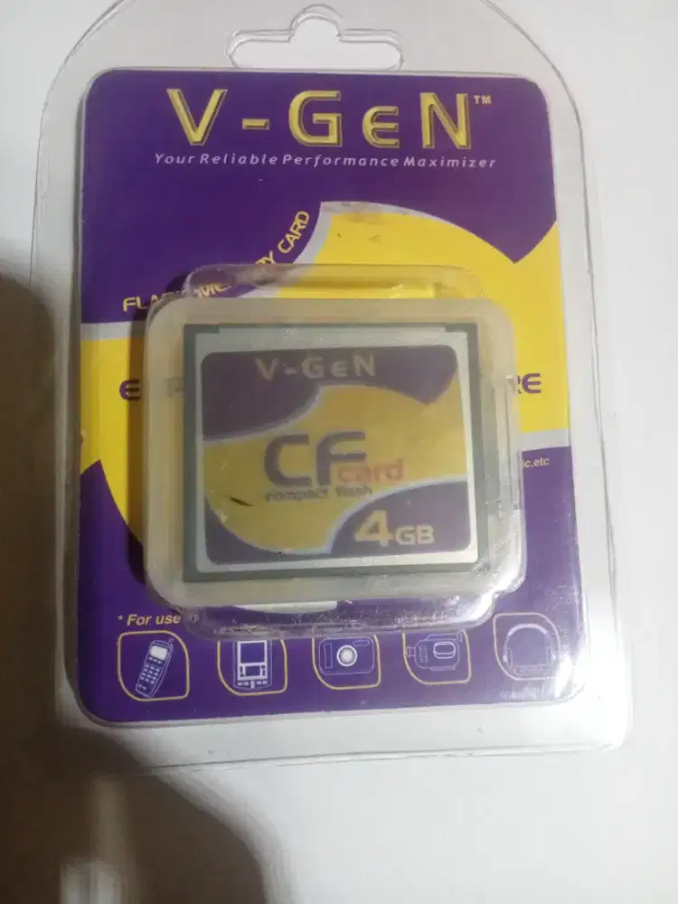 Memory Compaq flash 2 GB - 2 pcs dan Memory Compaq flash 4 GB - 2 pcs
