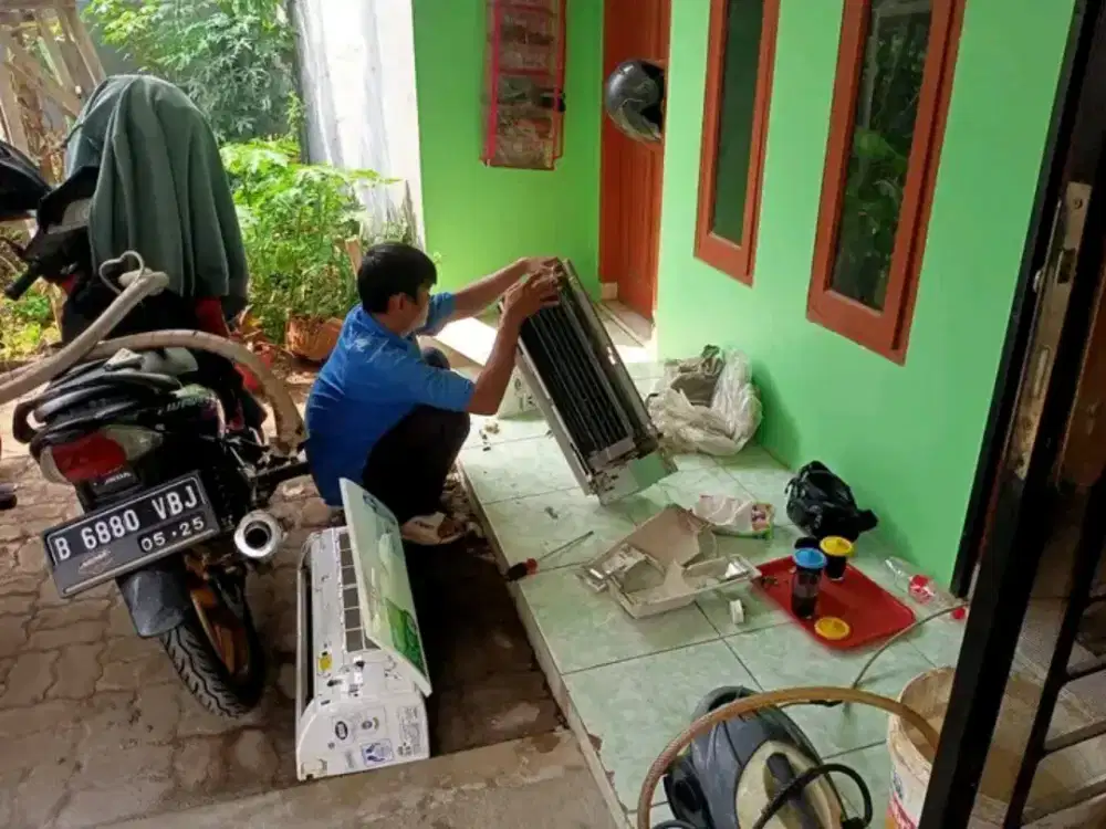 Servis AC bongkar pasang AC servis kulkas mesin cuci kompa air dll