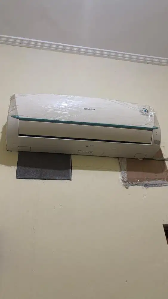 Ac sharp 1/2PK jakarta utara