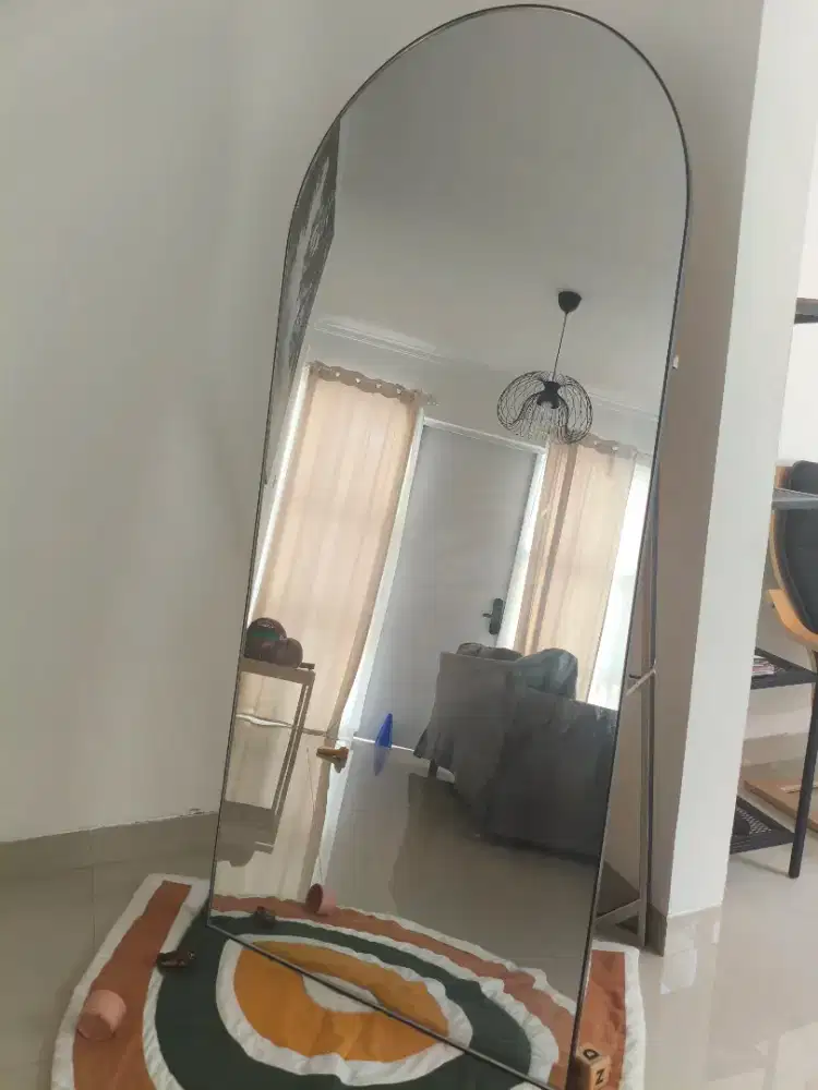 Standing mirror besar