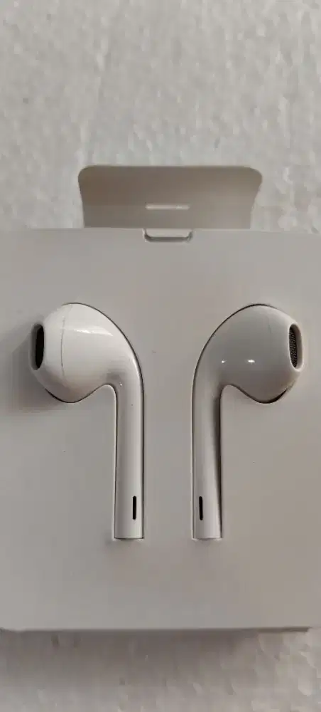 Apple EarPods Lightning Connector Original 100% Brand New
