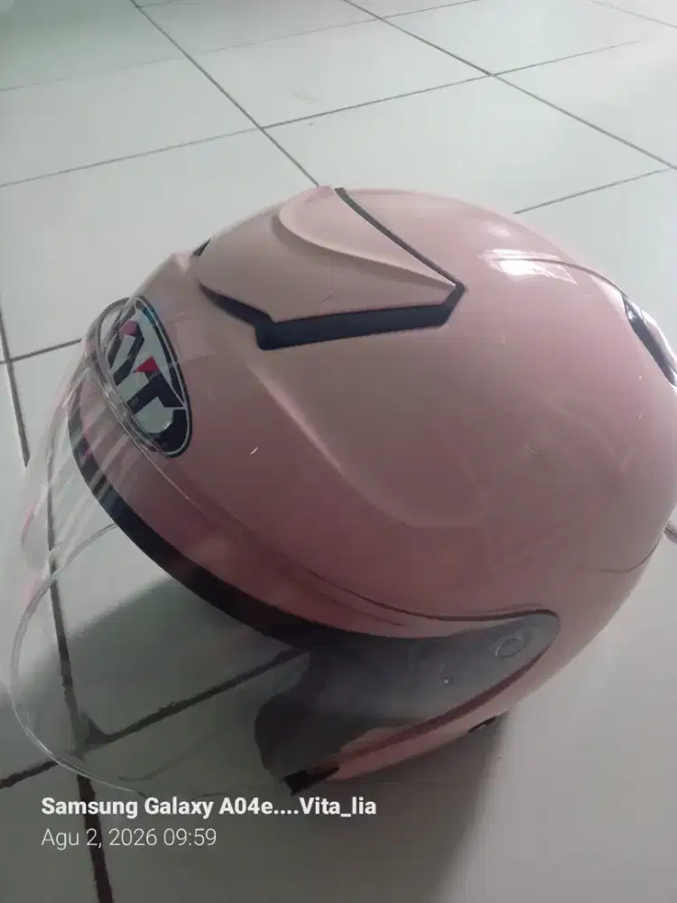 Helm cwek merek kyt