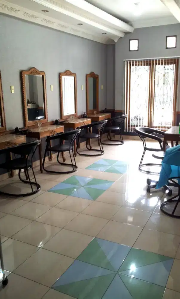 Dibutuhkan kapster wanita salon