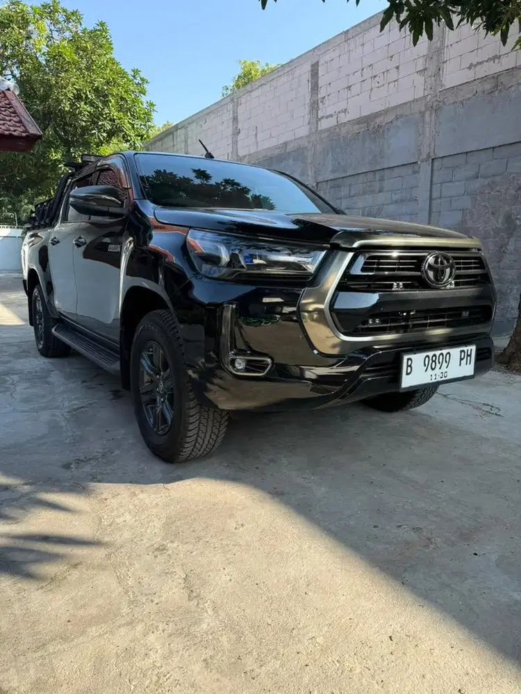 Hilux V 2022 low km tinggal pakai