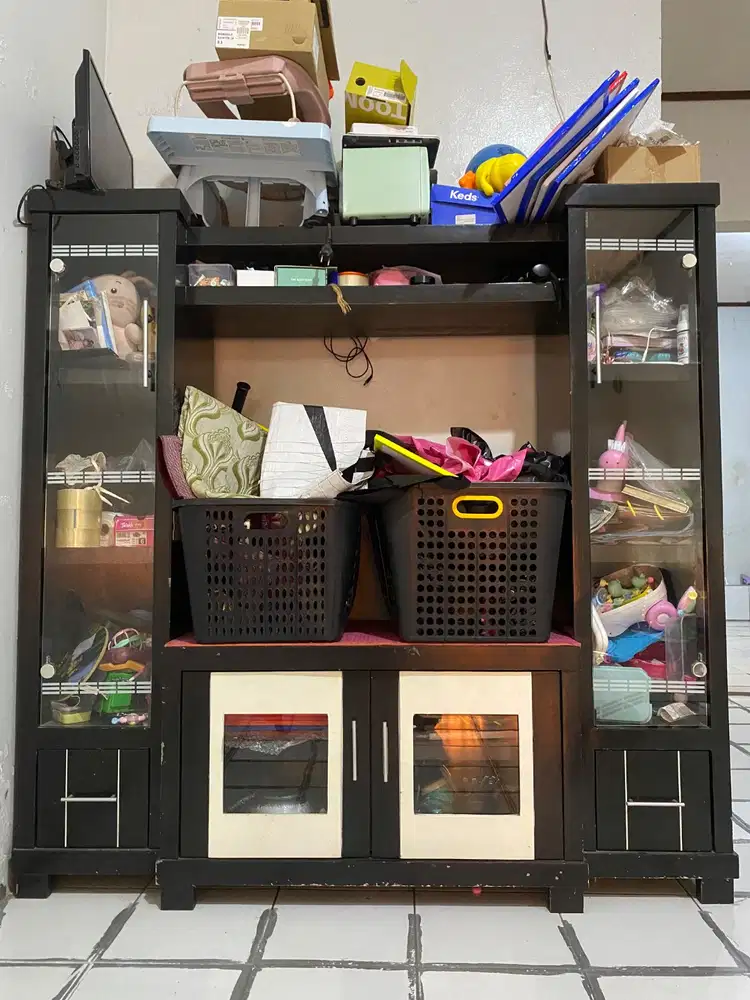 Dijual rak tv FREE meja rias dan meja 4 sekat