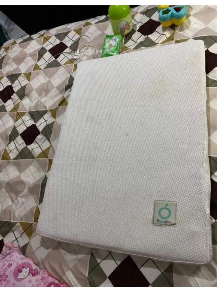 Kasur bayi latex masi bagus like new seperti baru ranjang bayi baby
