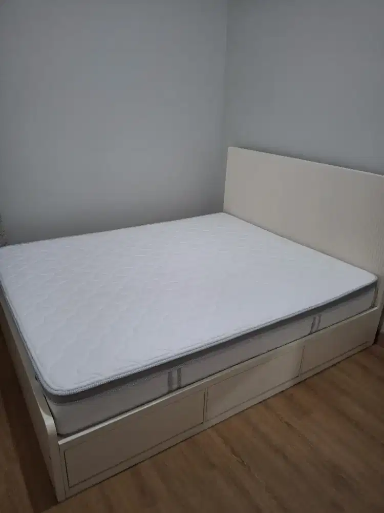 Kasur informa matress putih