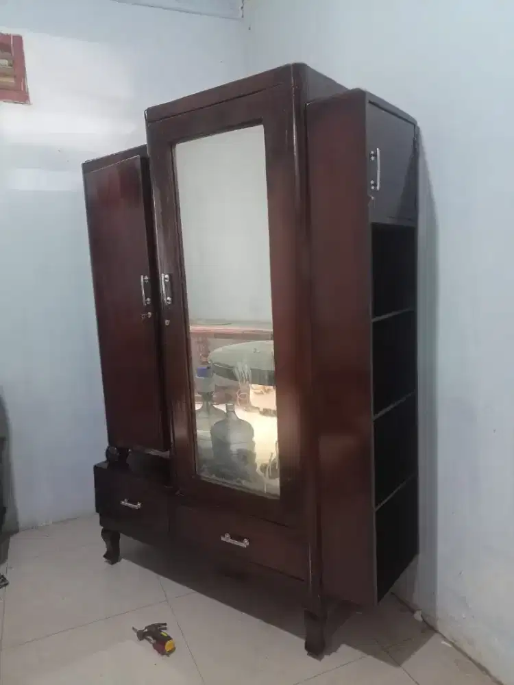 Lemari kayu jati antik tua  bekas tahun 1955