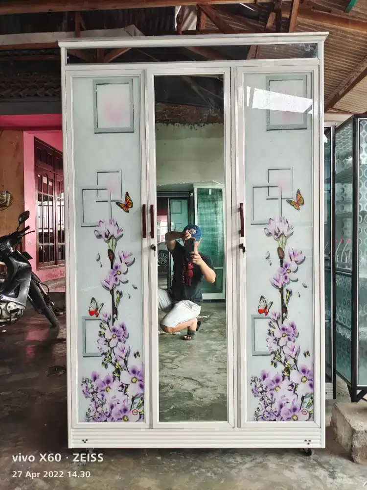 Lemari baju pintu 3 alumunium kaca