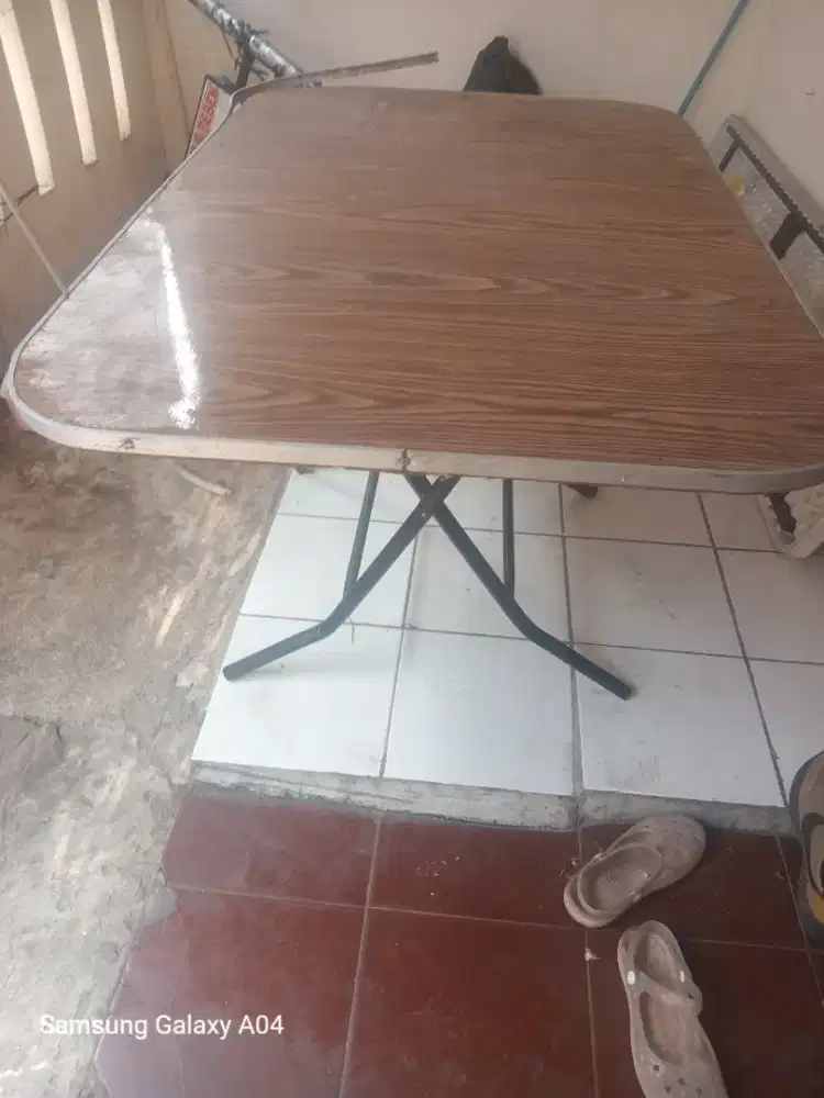 Meja lipat besar