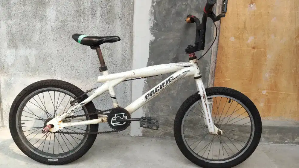 Sepeda BMX Merk Pacific siap pakai