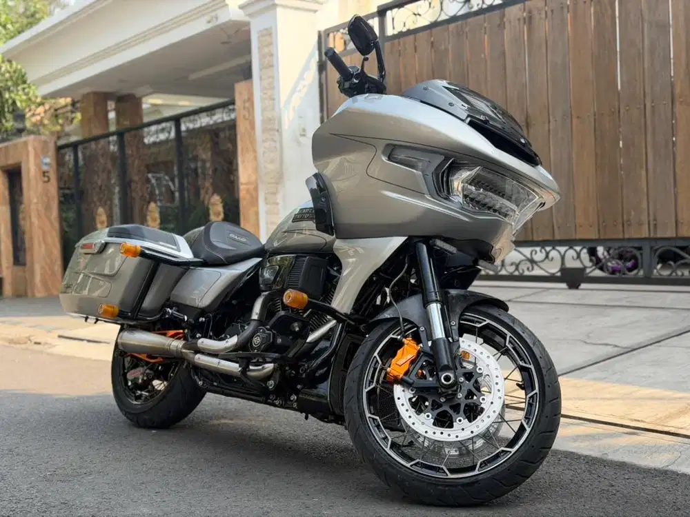 Harley Davidson Road Glide CVO New Model Grey 2024