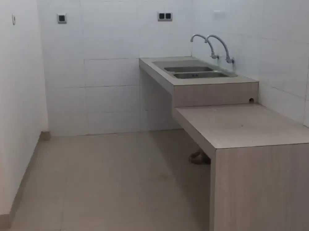 Disewakan Ruko di Sentra Onderdil Harapan Indah Kota Harapan Indah-Bekasi.