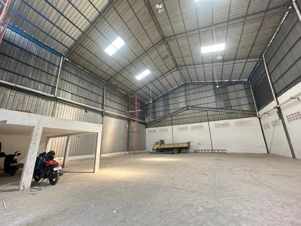 Disewakan Gudang Cipondoh, LT 800 M², LB 500 M², Masuk Kontainer 40 Feet, Listrik 6.600 Watt, Rp500 Juta/Tahun