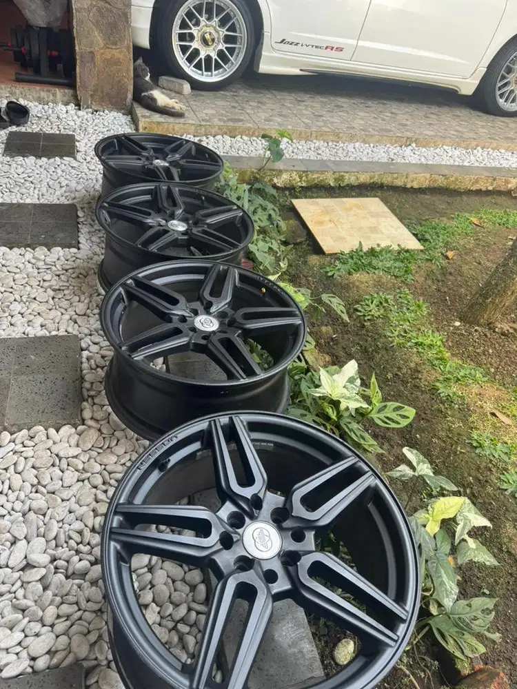 Velg 17 PCD 4x100/114.3 merk Vossen