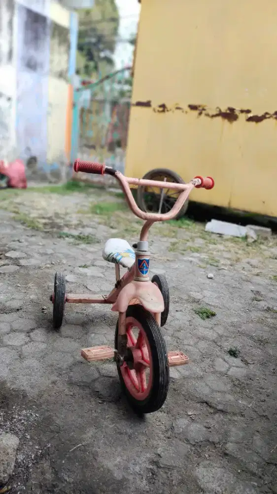 Sepeda anak2 roda tiga