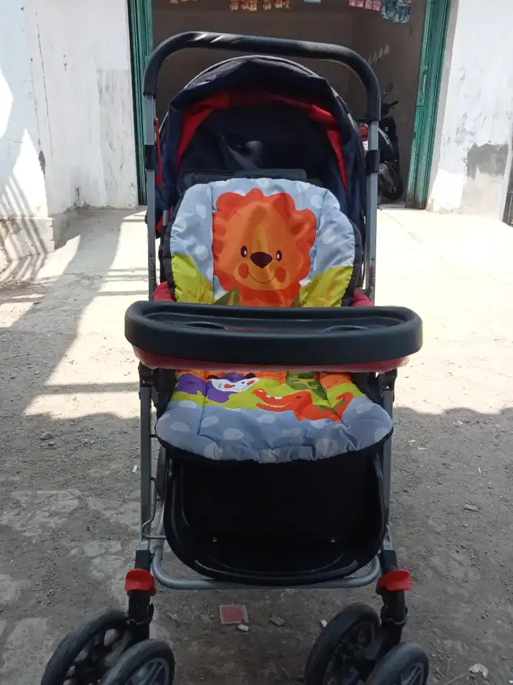 Stroller Bayi warna merah
