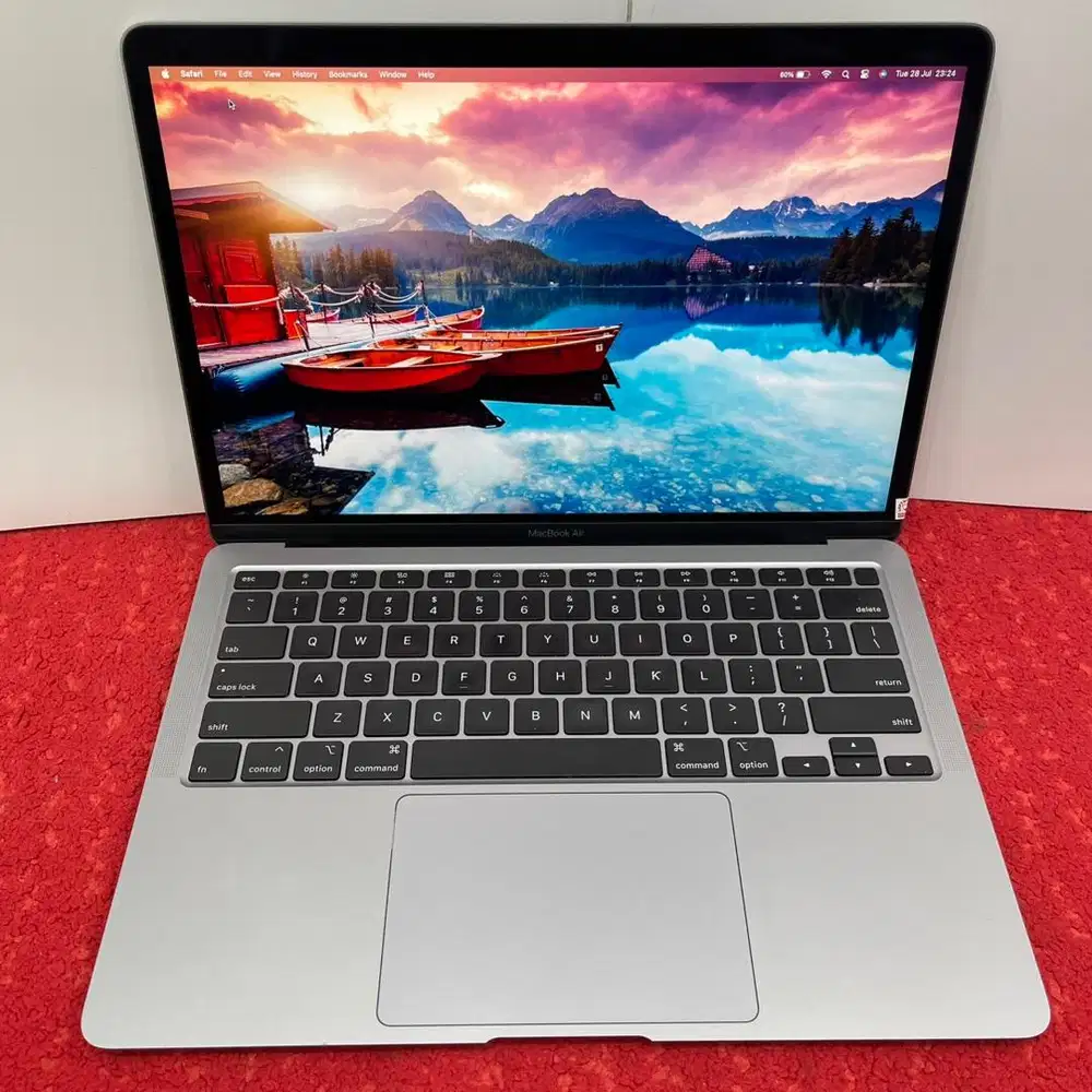 Macbook Air 13 inch Retina, 2020 Space Gray i5