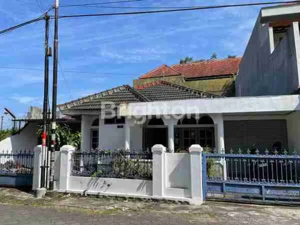 DIJUAL RUMAH SANGAT STRATEGIS DEKAT RING ROAD UTARA, JALAN KALIURANG  KM 6,5 YOGYAKARTA